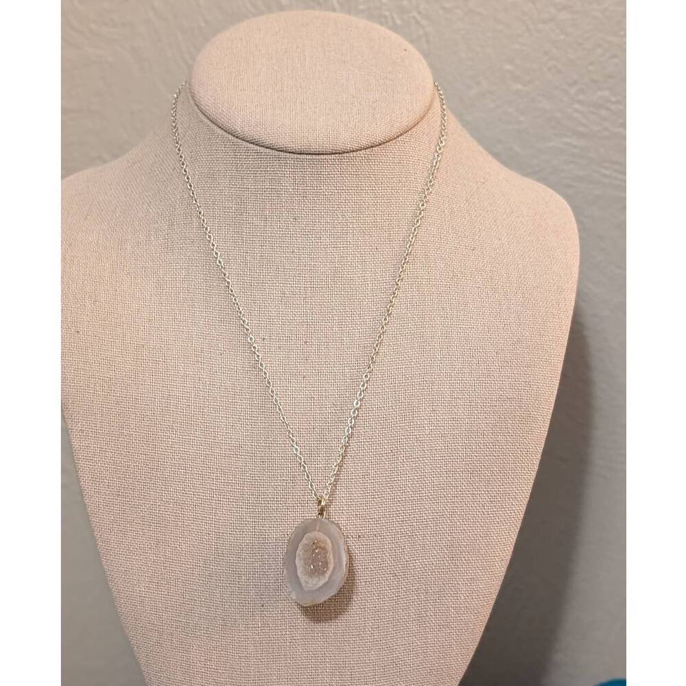 Druzy Quartz Geod Pendant on Silver Tone 18" Chain Necklace